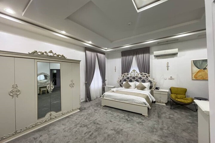Room 35 of 44