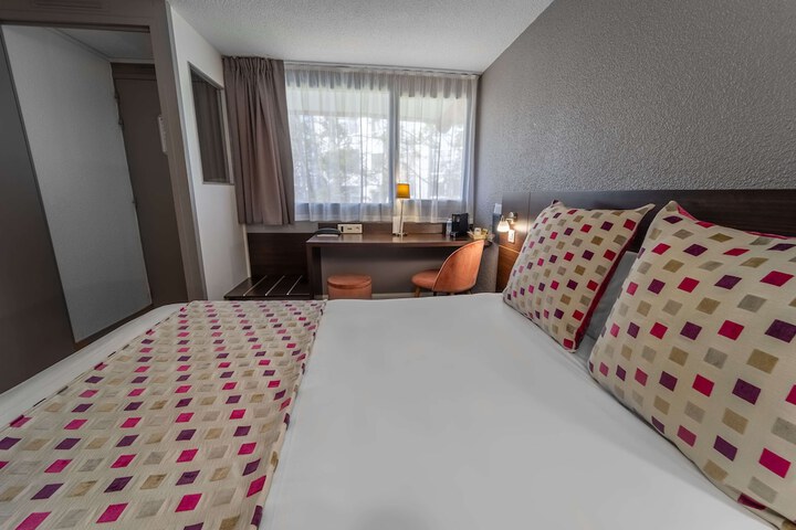 Room 16 of 54