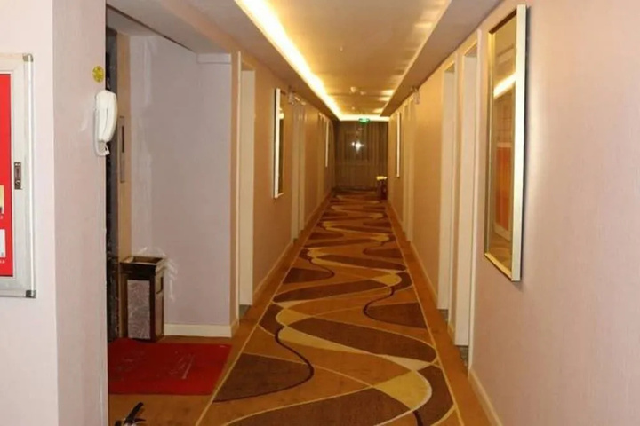 Room 9 of 11