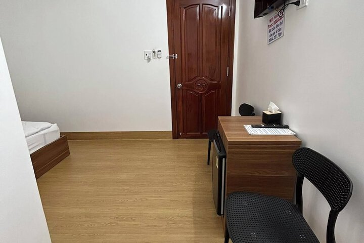 Room 9 of 17