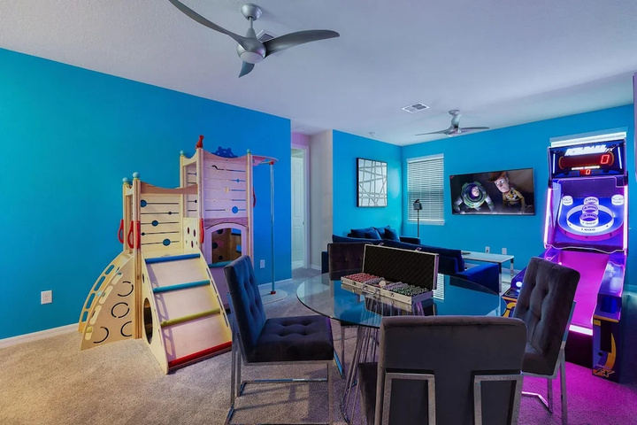 Room 6 of 27