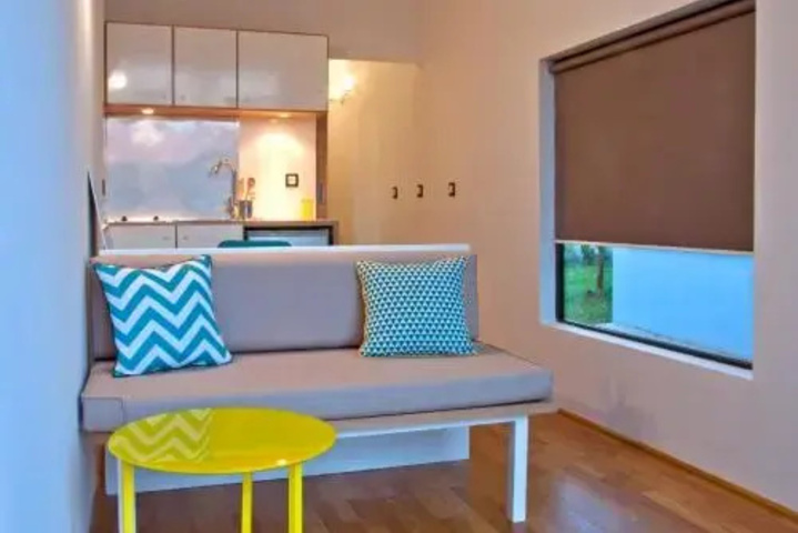 Room 4 of 8