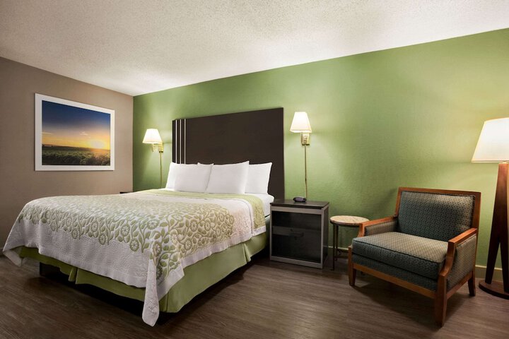 1 King Bed (1 of 7)