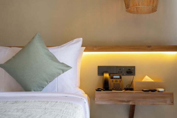 Room 34 of 222