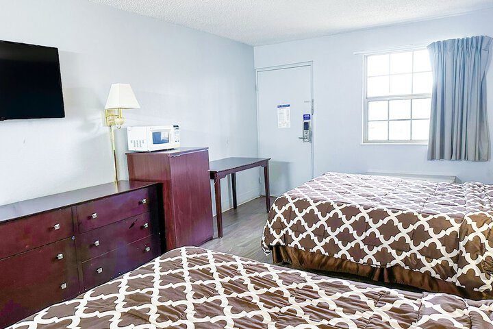 Room 25 of 58