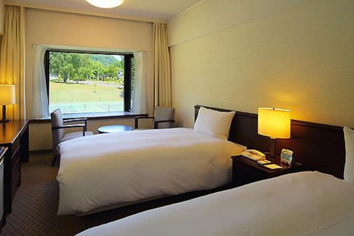 Room 7 of 72