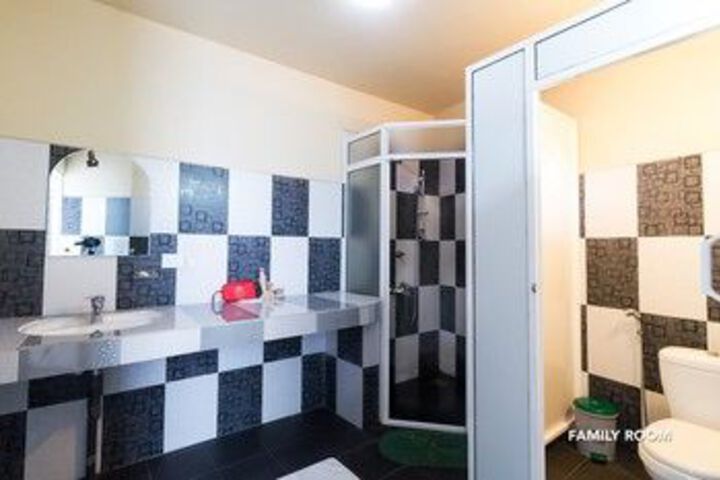 Room 4 of 81