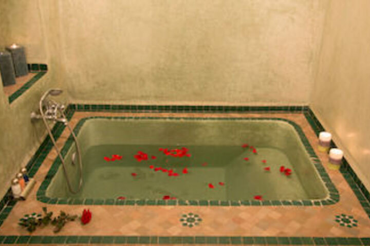 Deep Soaking Bathtub