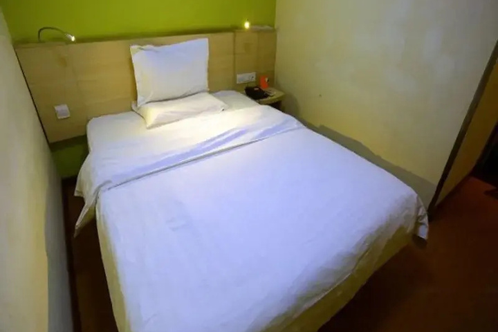 Room 15 of 21