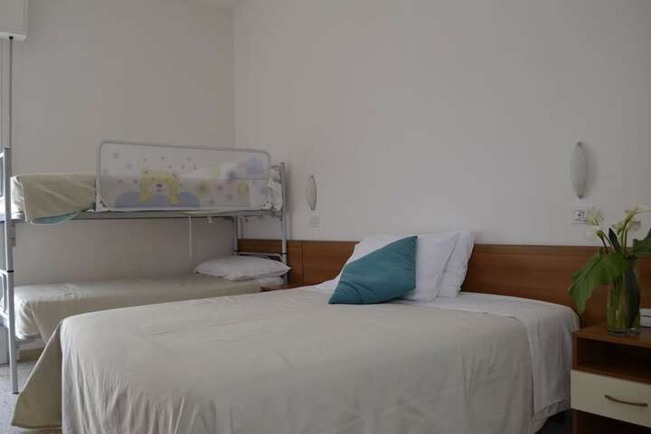 Room 12 of 113