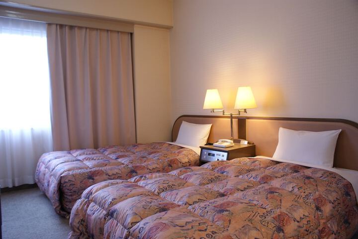 Room 6 of 33
