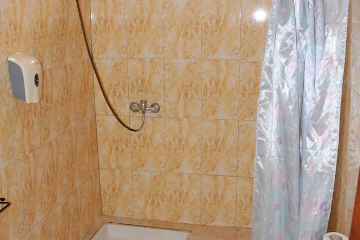 Room 14 of 28