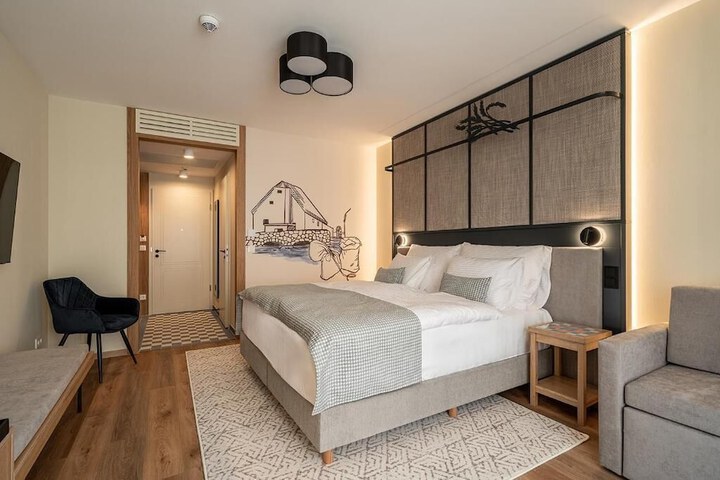 Room 4 of 53