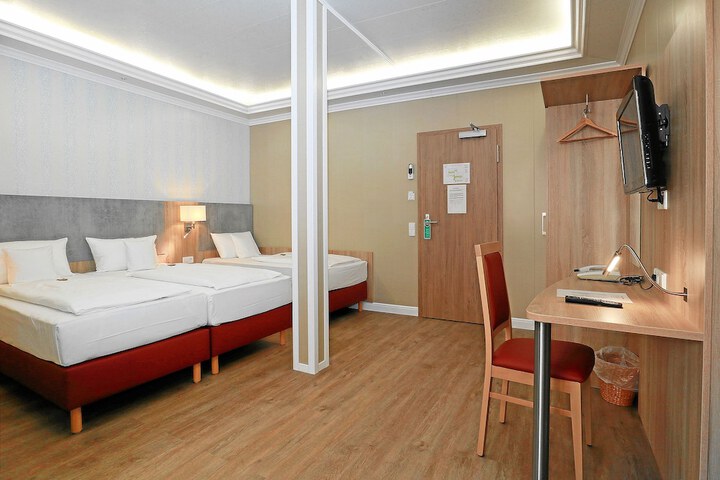 Room 17 of 36