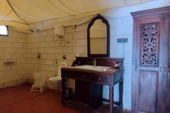 Room 14 of 30