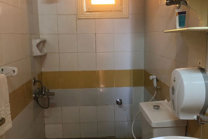 Room 33 of 98