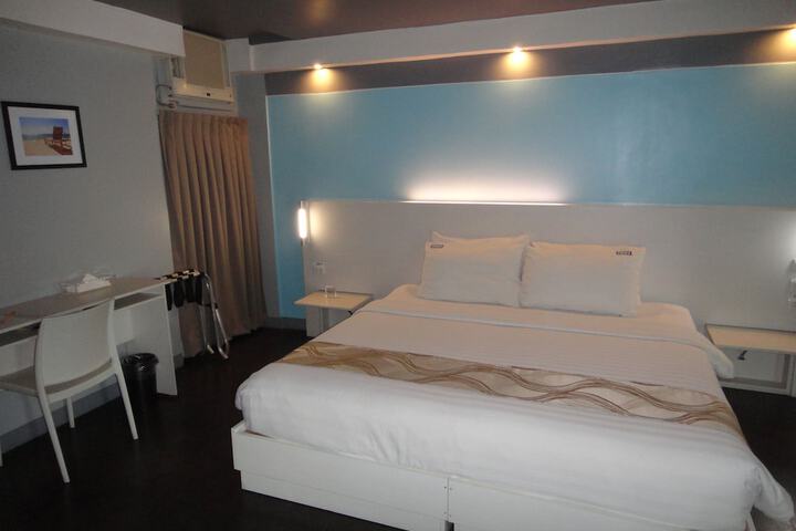 Room 4 of 50