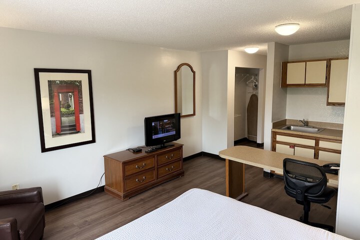 Room 11 of 17