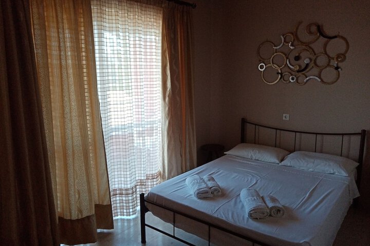 Room 4 of 105