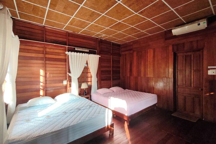 Room 16 of 98