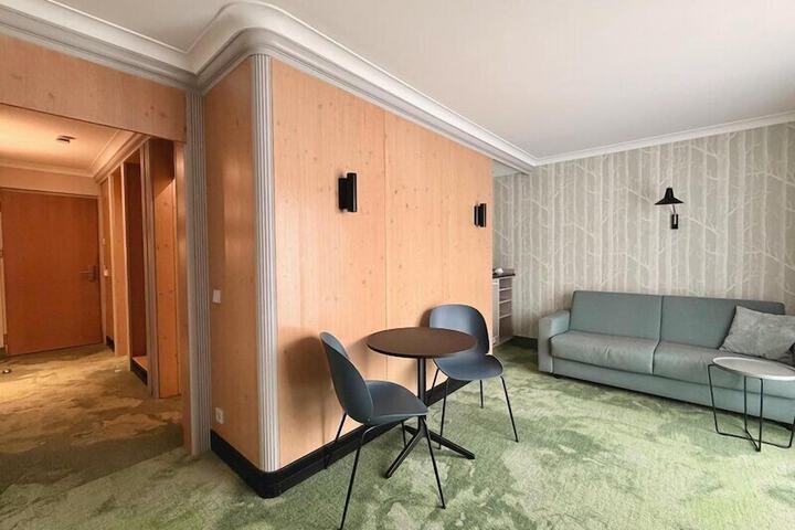 Room 76 of 233