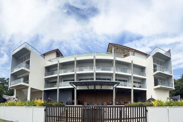 Mazarine Surf Suites