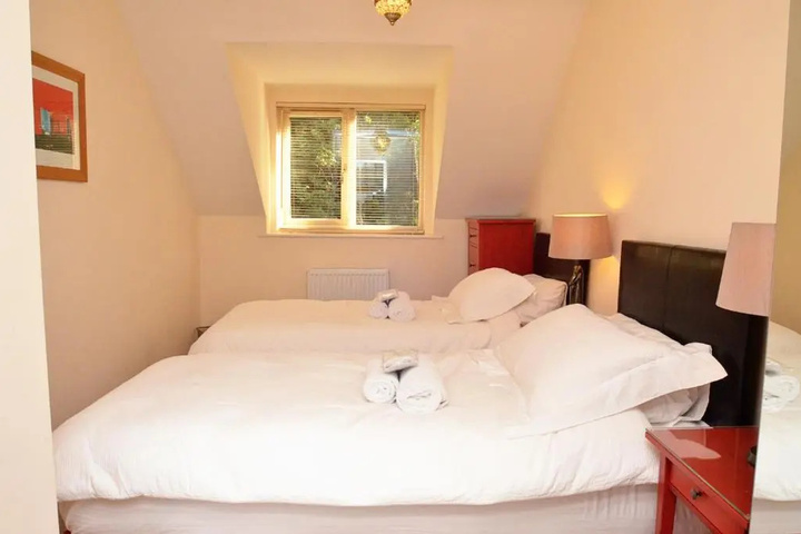 Room 2 of 11