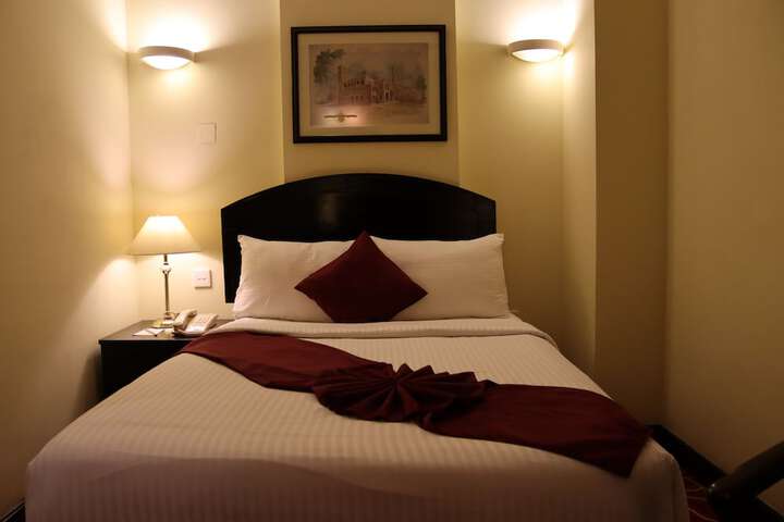 Room 7 of 17