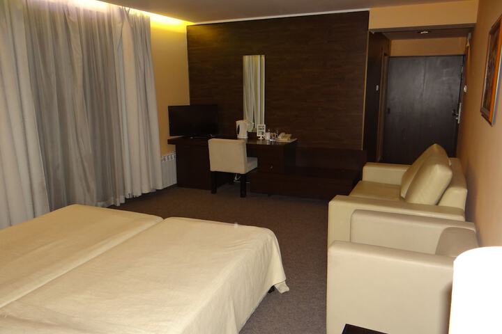 Room 12 of 46