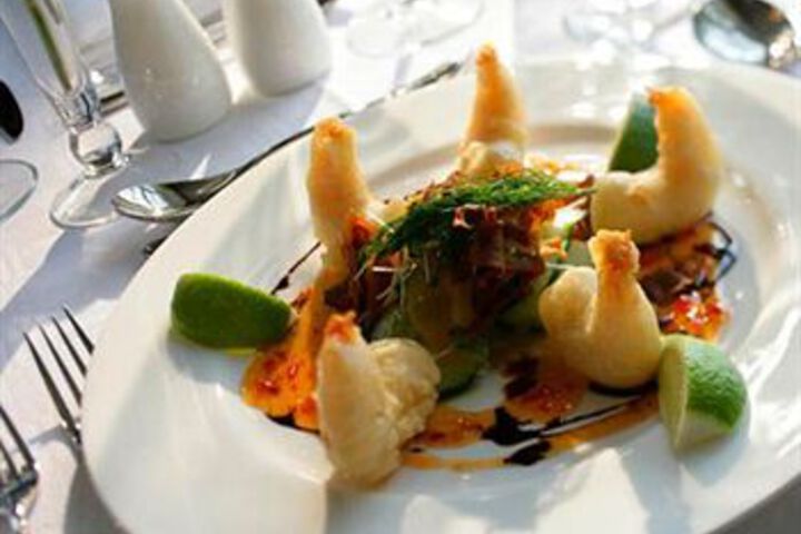 Dining 8 of 24