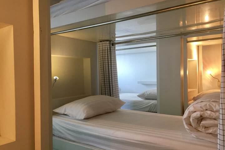 Room 4 of 38