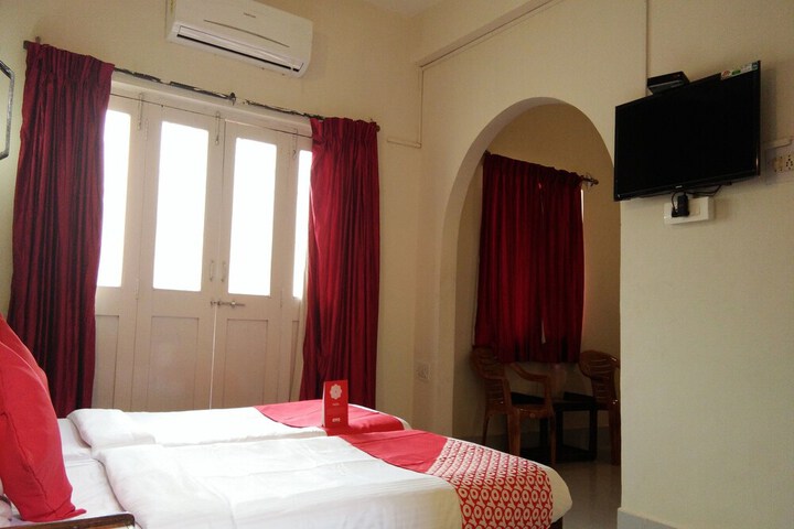 Room 13 of 36