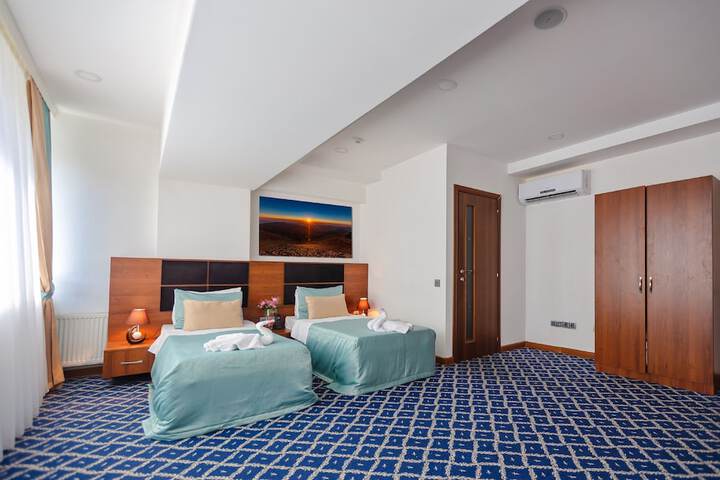 Room 6 of 32