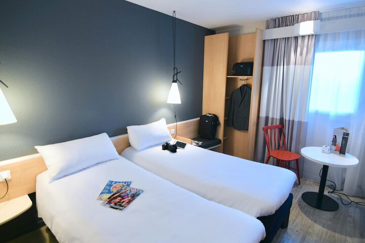 Room 27 of 92