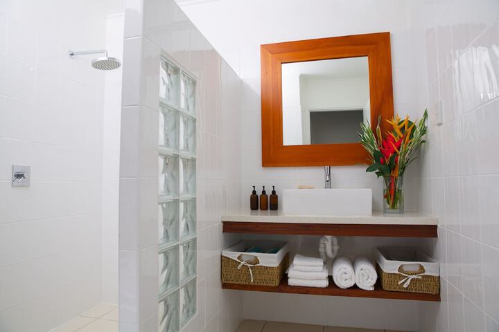 Room 8 of 19