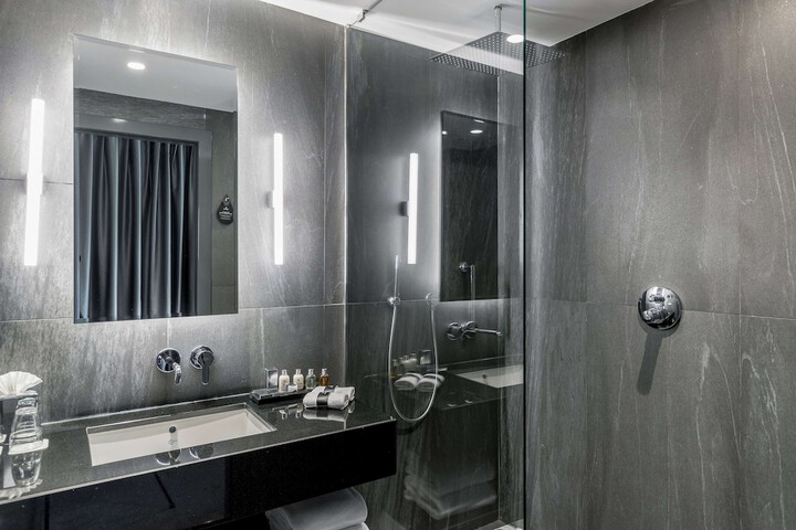 Room 92 of 280