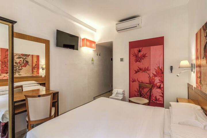 Room 53 of 121