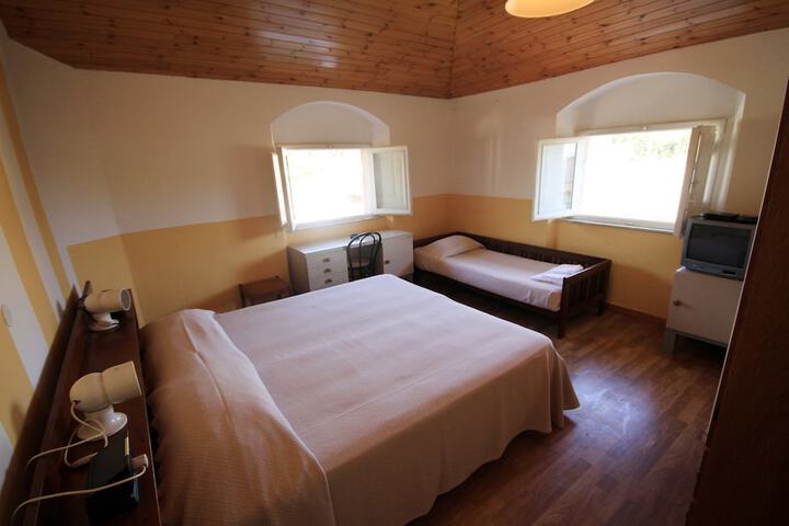Room 10 of 22