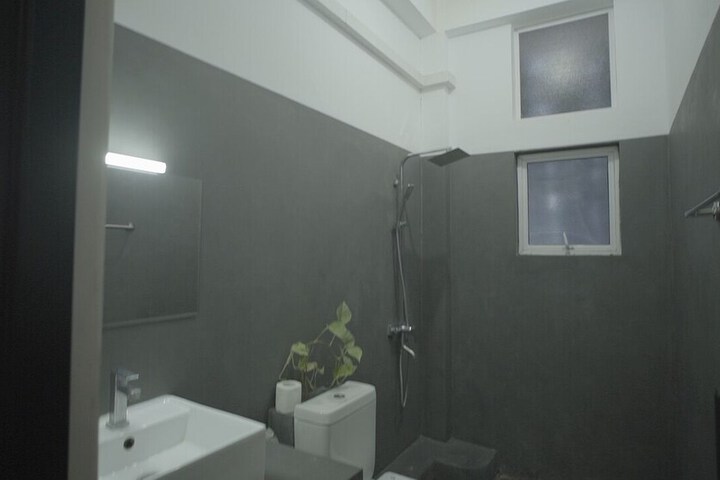 Room 28 of 81