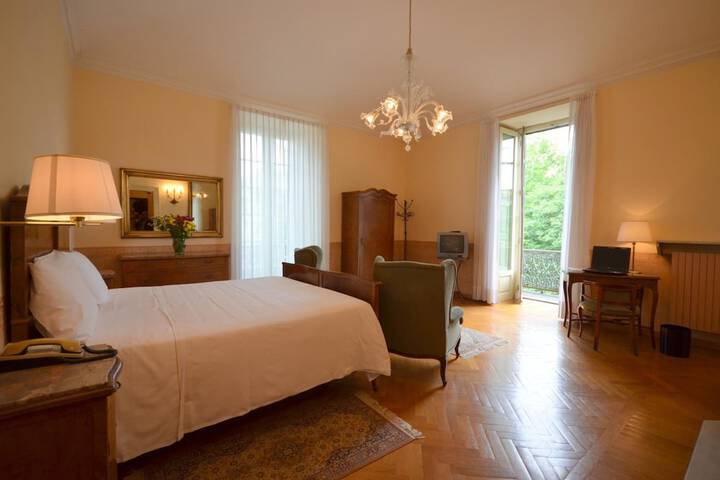 Room 14 of 38