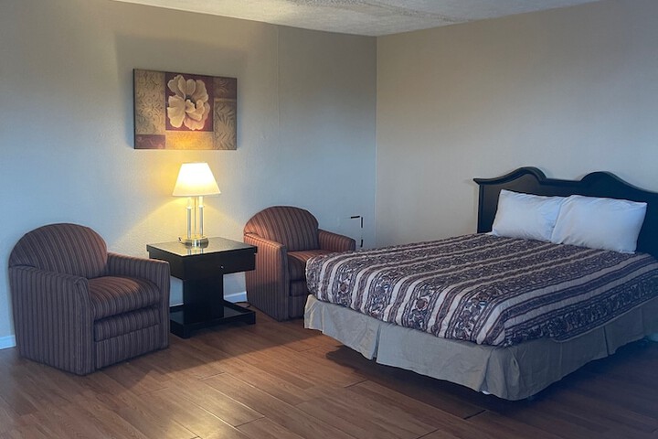 Deluxe Single Queen Bed (34 of 50)