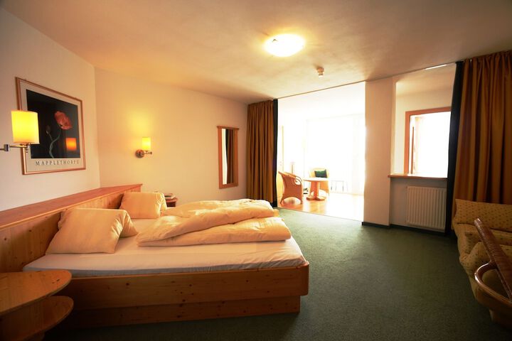 Room 3 of 52