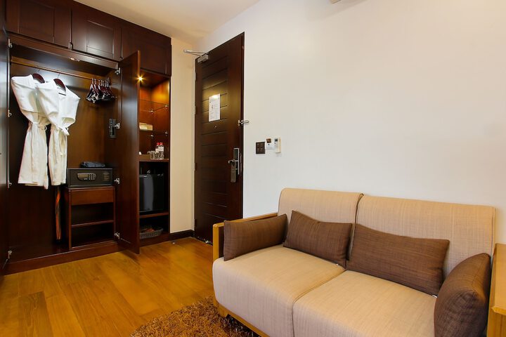 Room 27 of 80