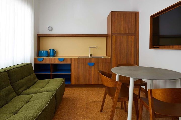 Room 10 of 46