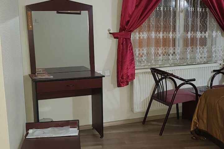 Room 8 of 37