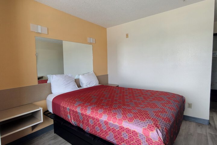 Room 5 of 24