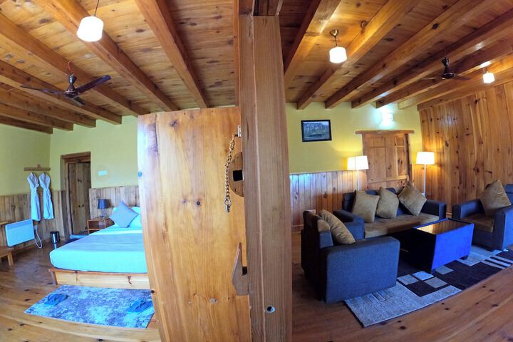 Room 33 of 72