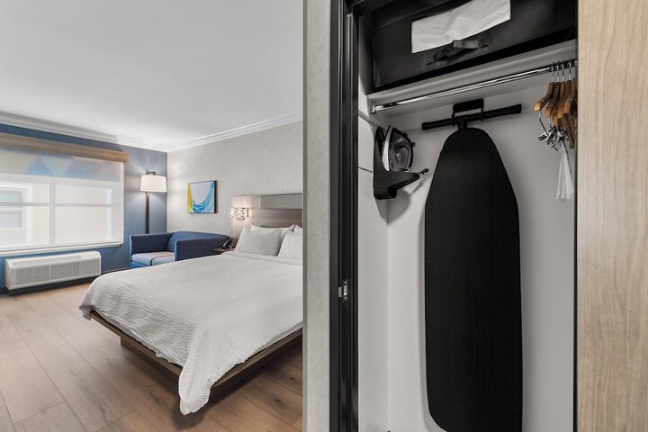 Room 52 of 85