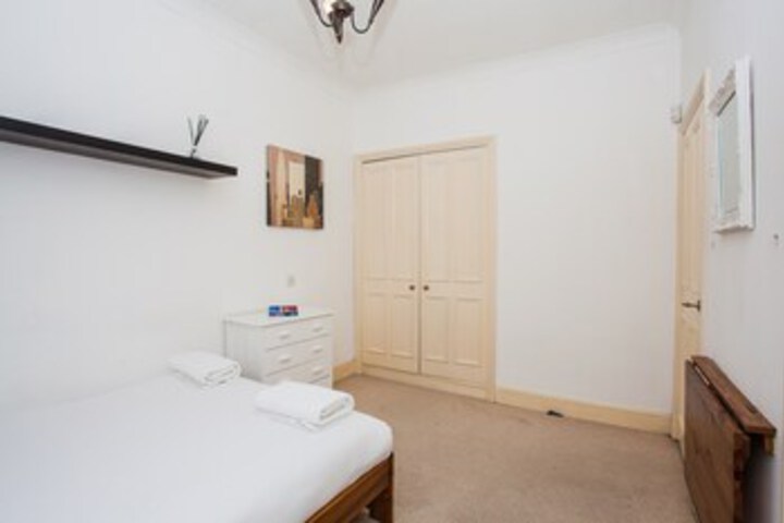 Room 22 of 27
