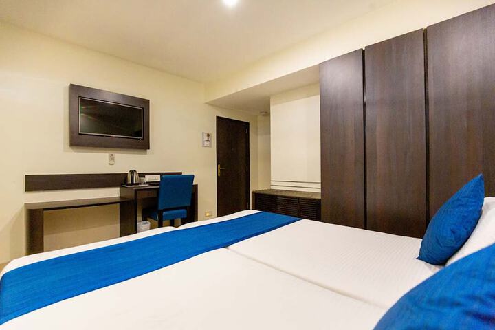 Room 7 of 34